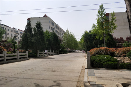 华龙西苑3室2厅1卫80万107m2毛坯房带大露台